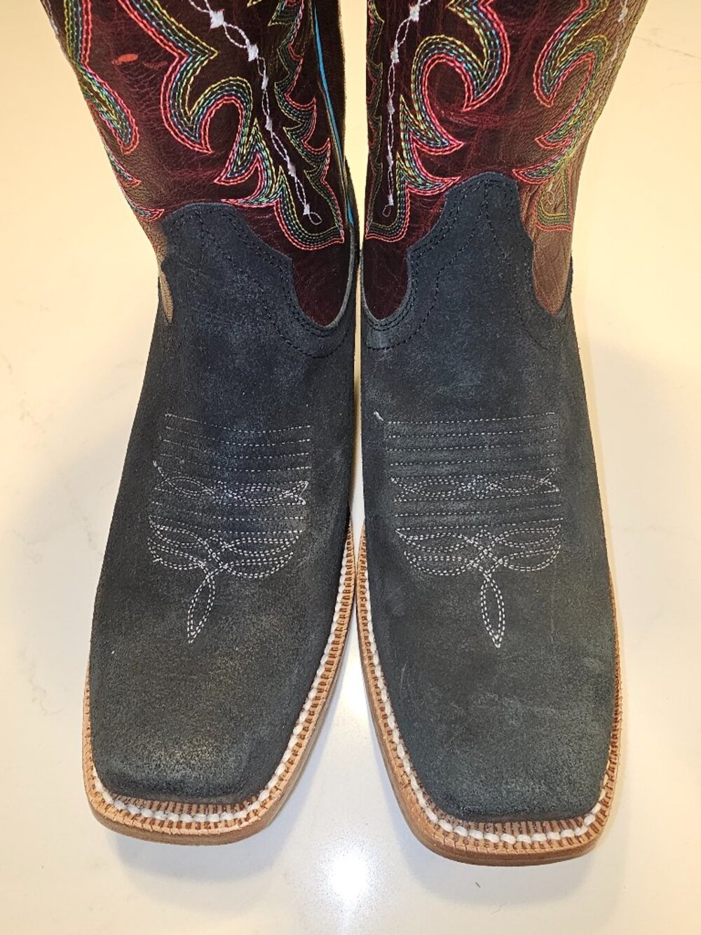 Women's Ariat Futurity Boon Cutter Toe - Black Roughout